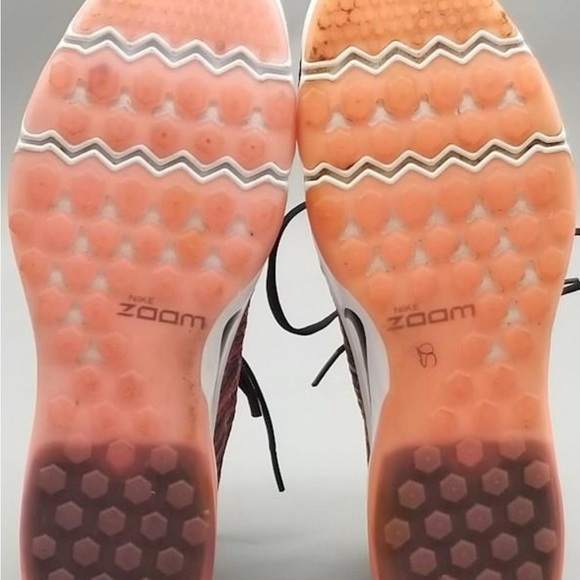 Nike - Picture 4 of 5